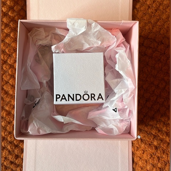 Brand new pandora ring - Picture 2 of 3